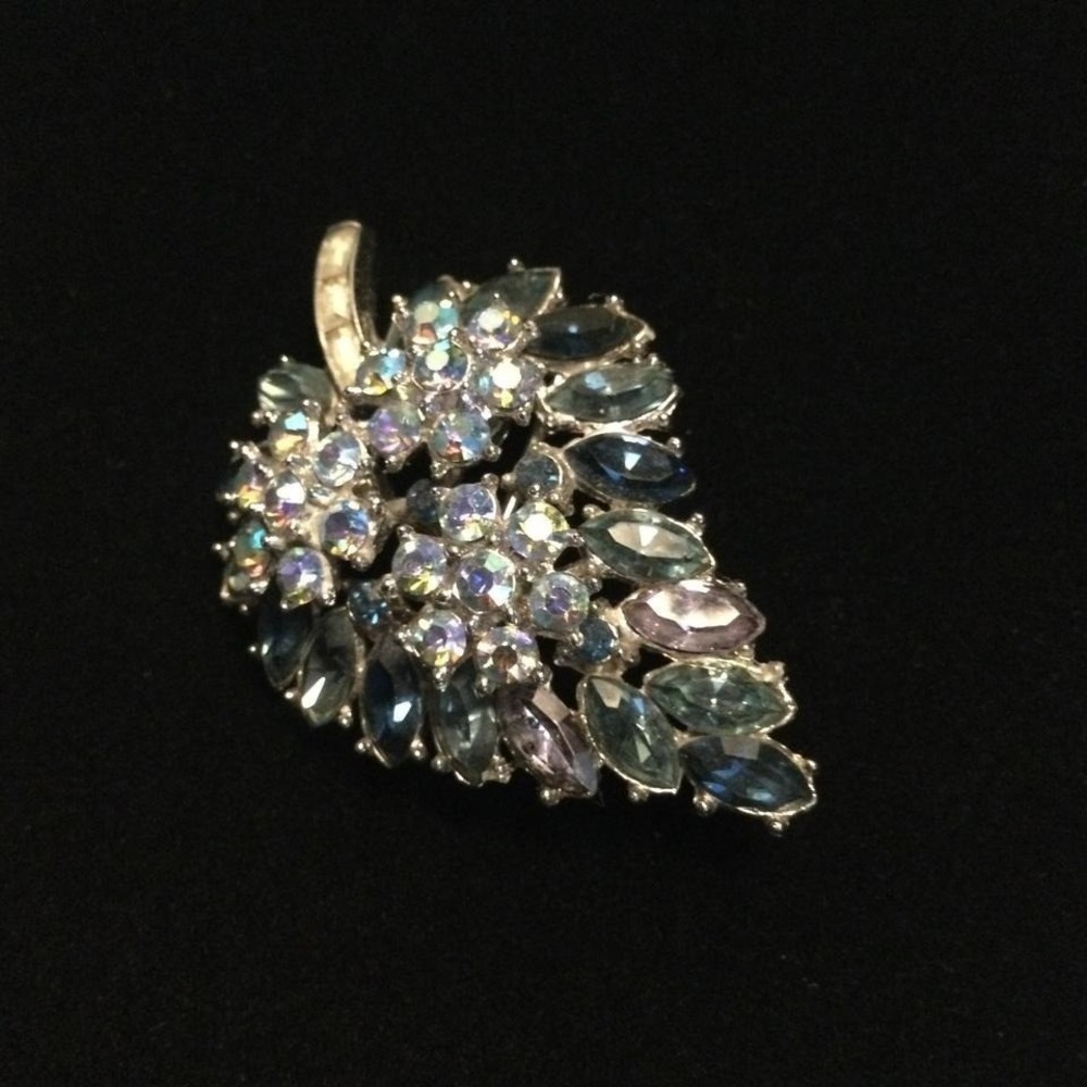 Vintage 50s/60s sparkly blue leaf cocktail brooch with aurora borealis coating